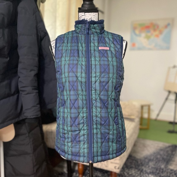 EUC Women’s X-Small Vineyard Vines Blackwatch Reversible Quilted Sherpa Vest - Picture 12 of 16